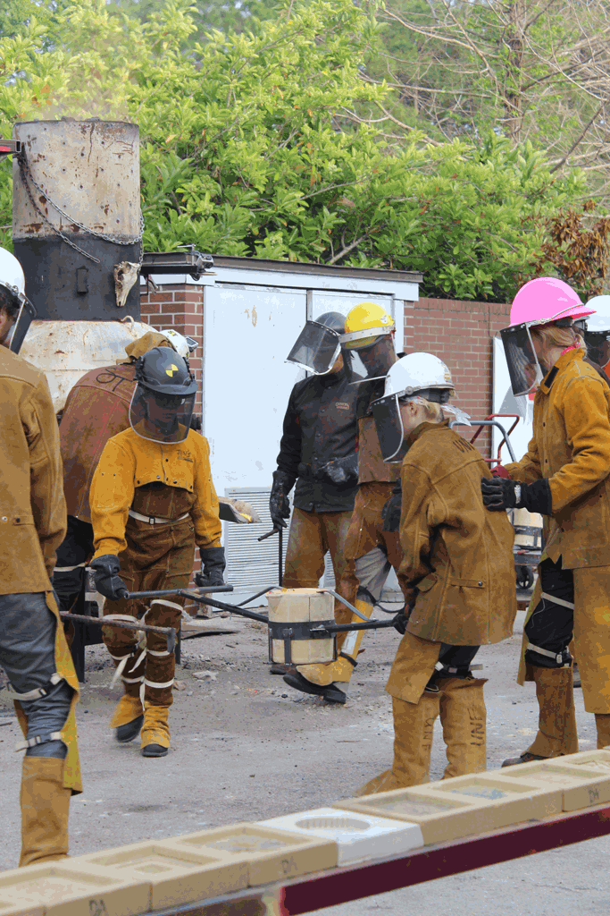 Carrying melted iron from the furnace to the molds